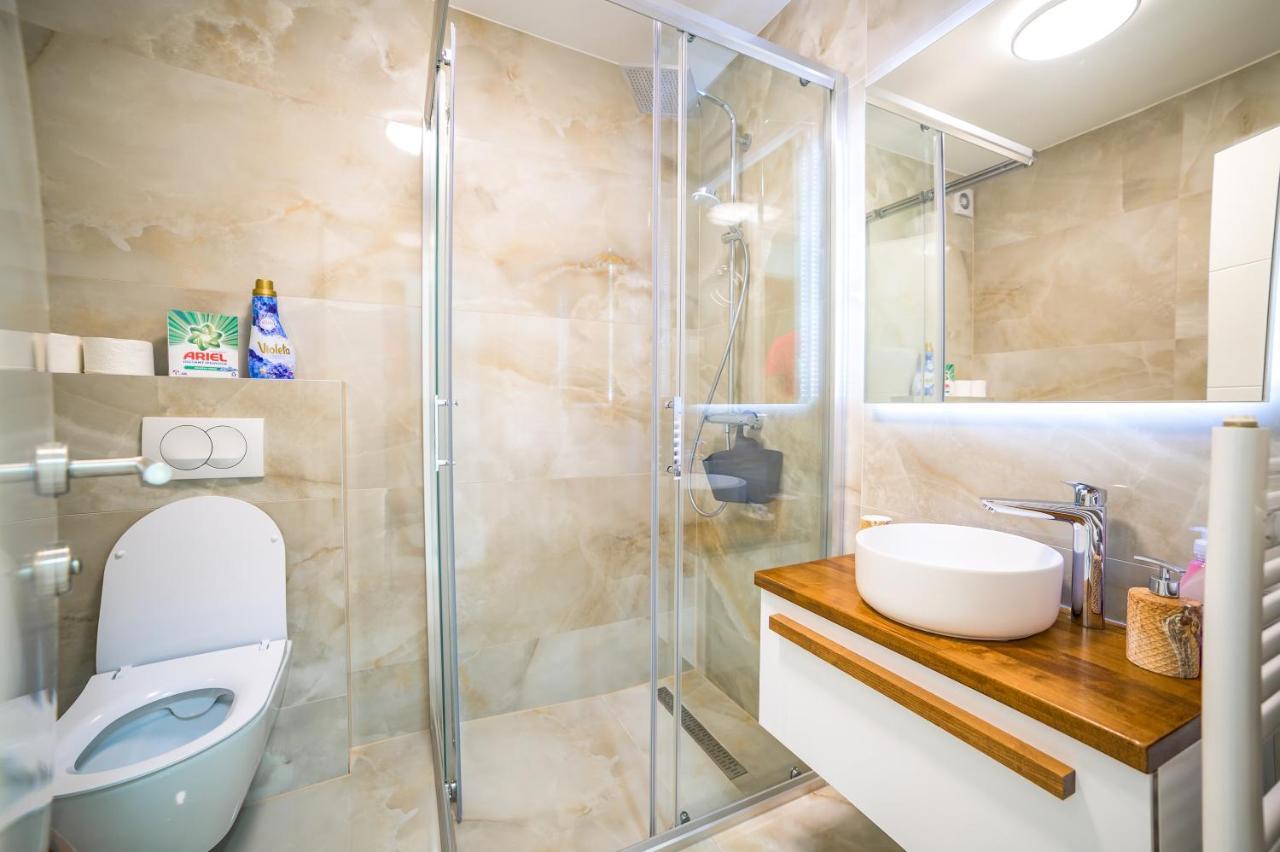 Sun Square Apartments Тузла Екстериор снимка