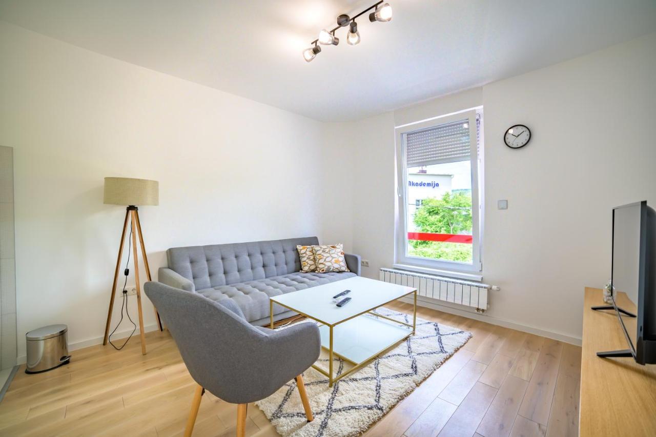 Sun Square Apartments Тузла Екстериор снимка