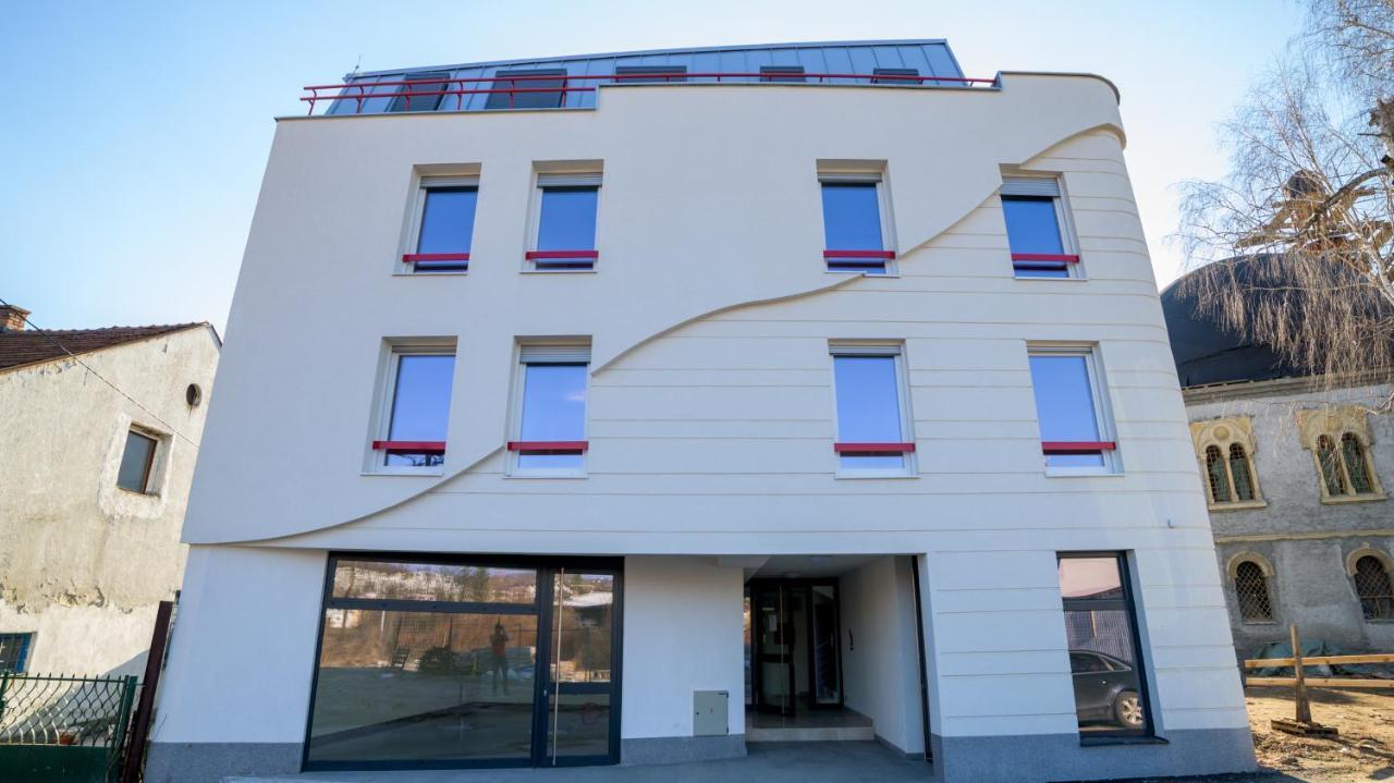 Sun Square Apartments Тузла Екстериор снимка