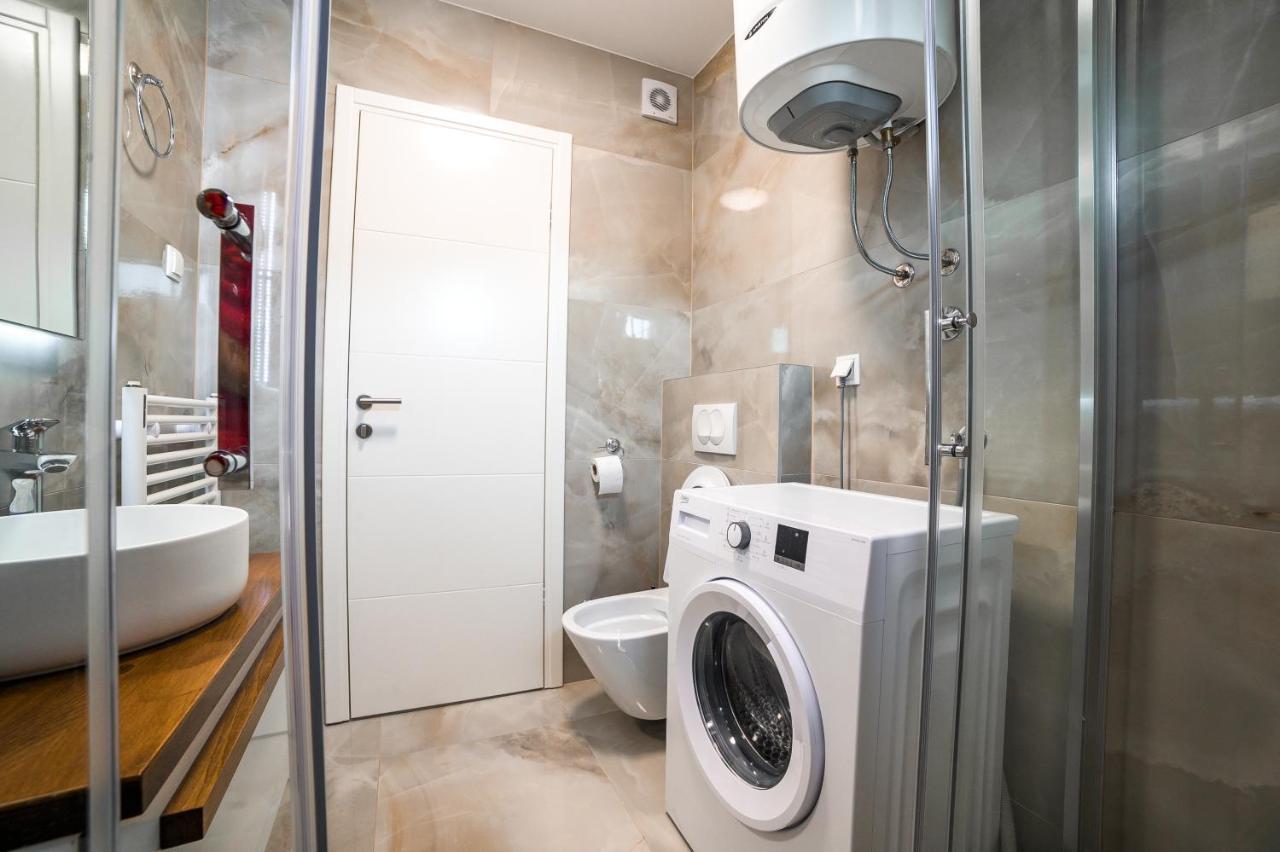 Sun Square Apartments Тузла Екстериор снимка