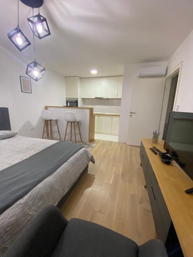 Sun Square Apartments Тузла Екстериор снимка