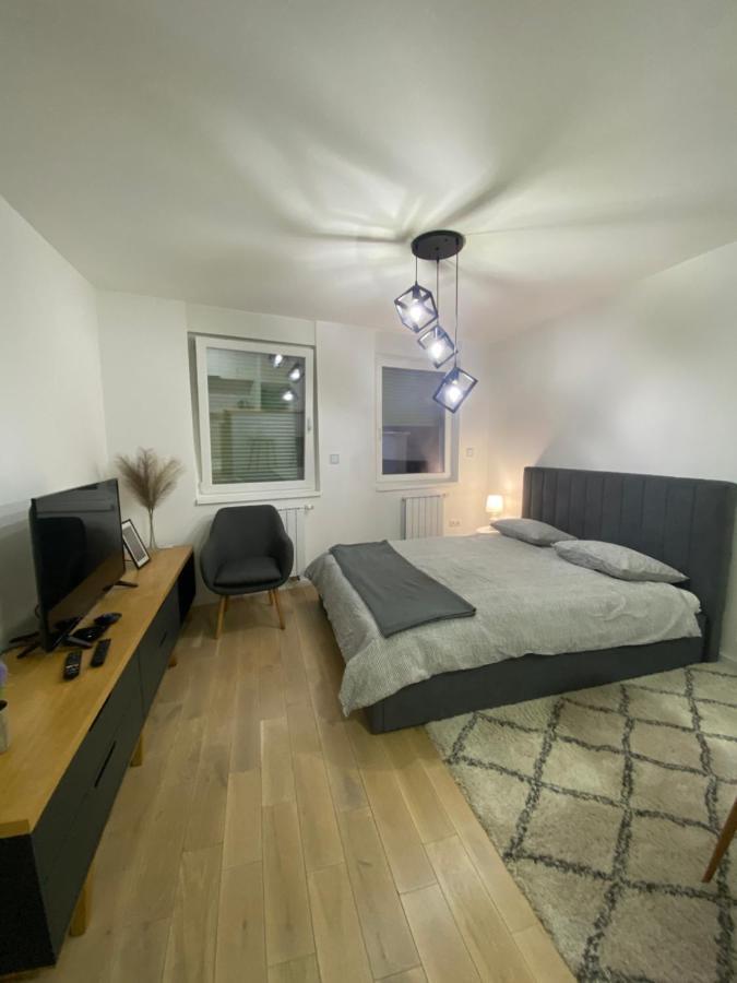 Sun Square Apartments Тузла Екстериор снимка